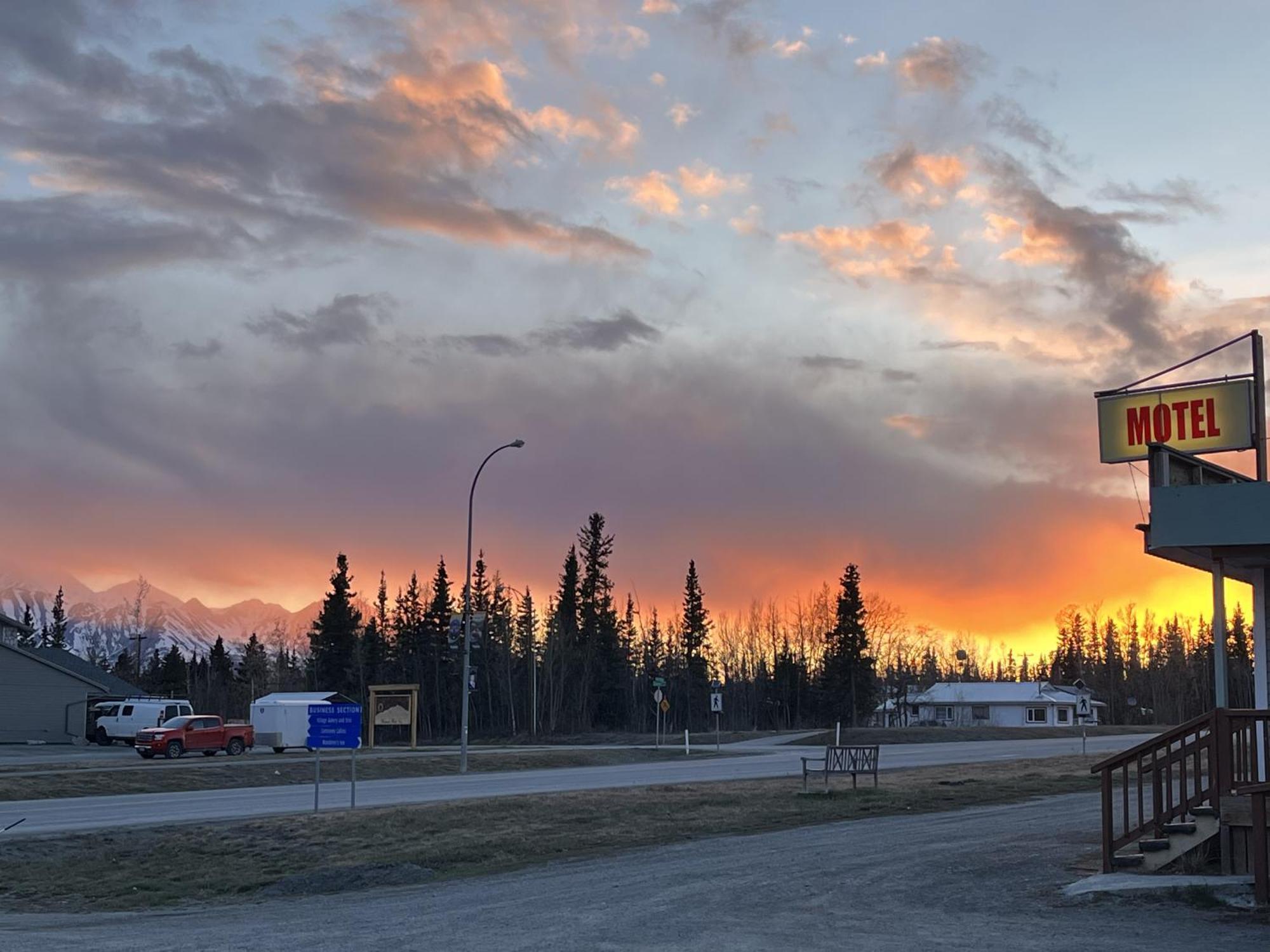 Kluane Park Inn เฮนส์จังก์ชัน ภายนอก รูปภาพ