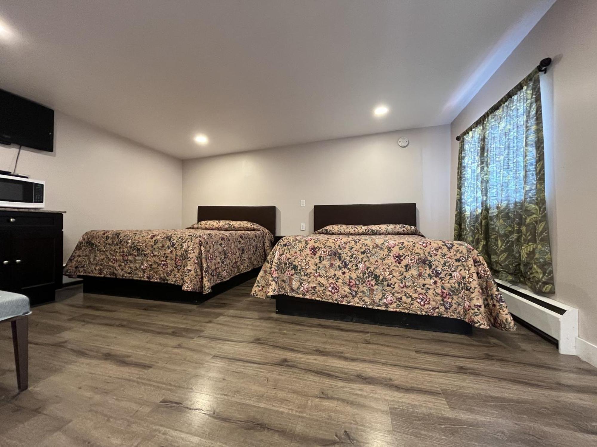 Kluane Park Inn เฮนส์จังก์ชัน ภายนอก รูปภาพ