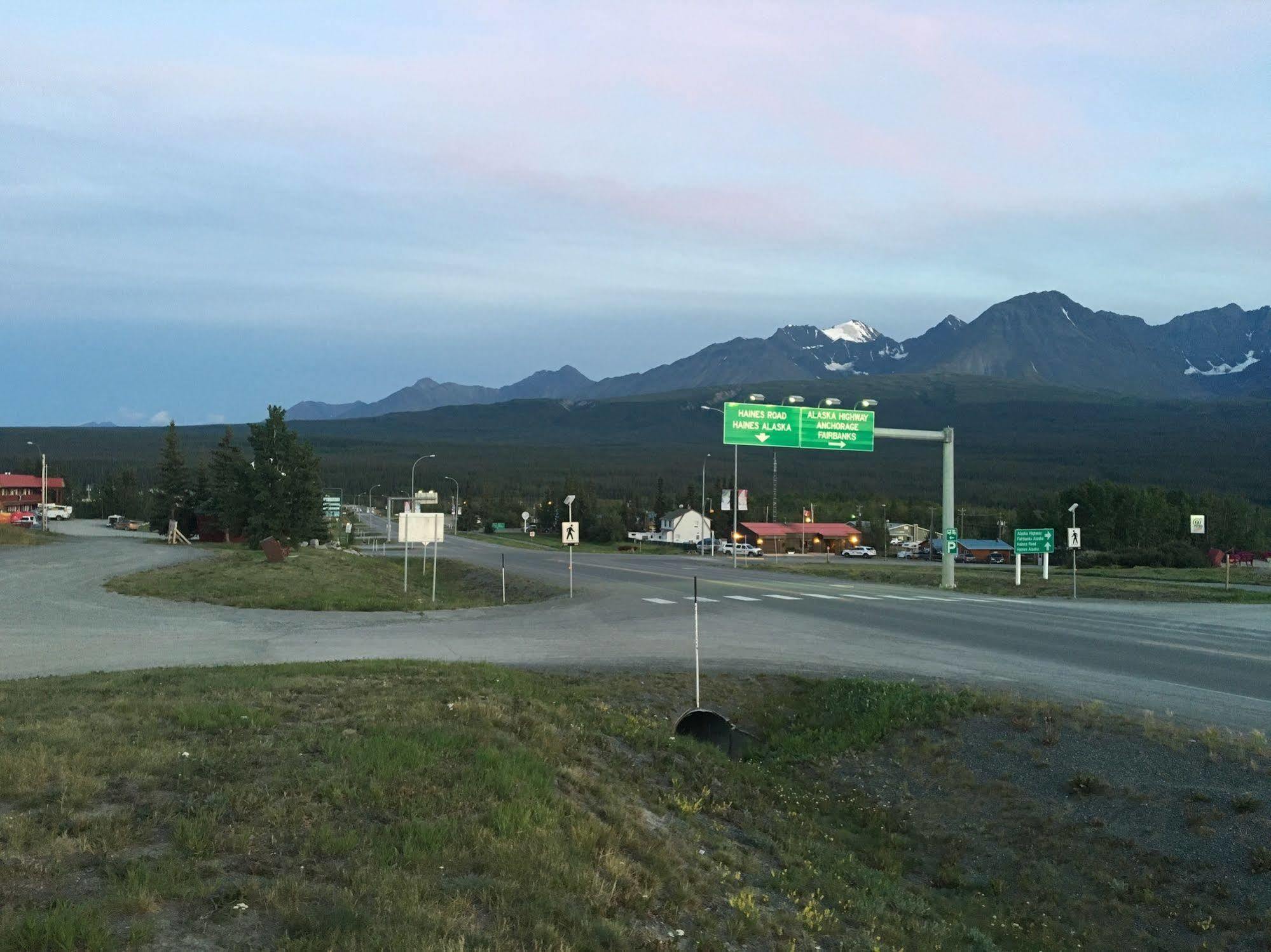Kluane Park Inn เฮนส์จังก์ชัน ภายนอก รูปภาพ